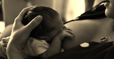 RSV mateřské protilátky nebo monoklonální